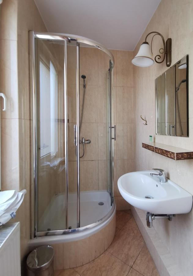Hotel Zieliniec พอซนาน ภายนอก รูปภาพ