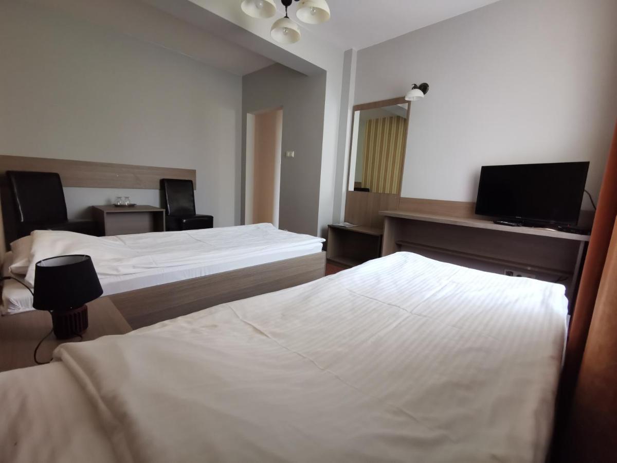 Hotel Zieliniec พอซนาน ภายนอก รูปภาพ