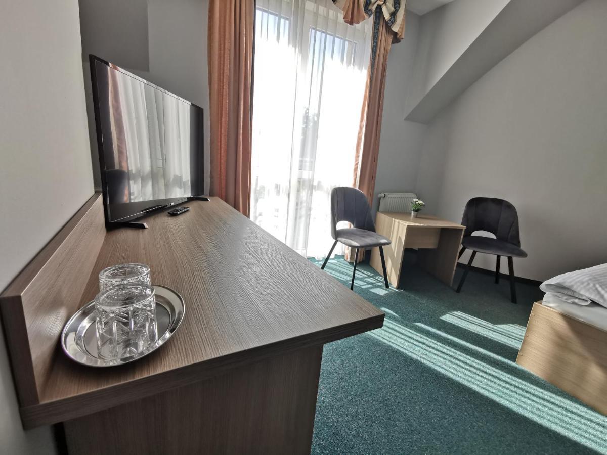 Hotel Zieliniec พอซนาน ภายนอก รูปภาพ