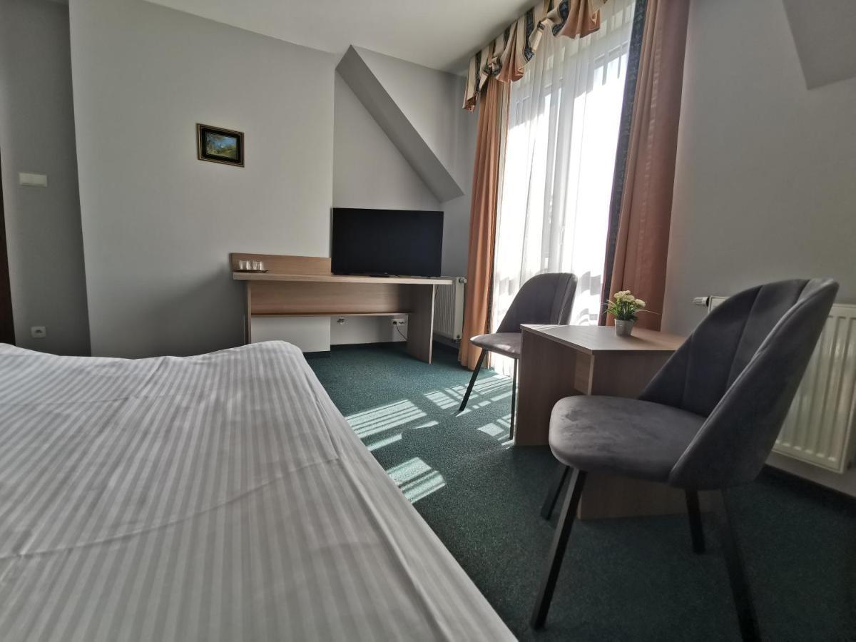 Hotel Zieliniec พอซนาน ภายนอก รูปภาพ