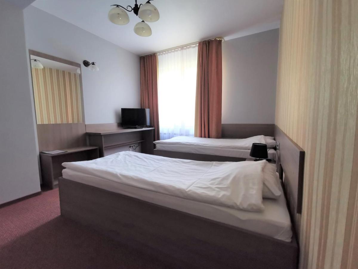 Hotel Zieliniec พอซนาน ภายนอก รูปภาพ