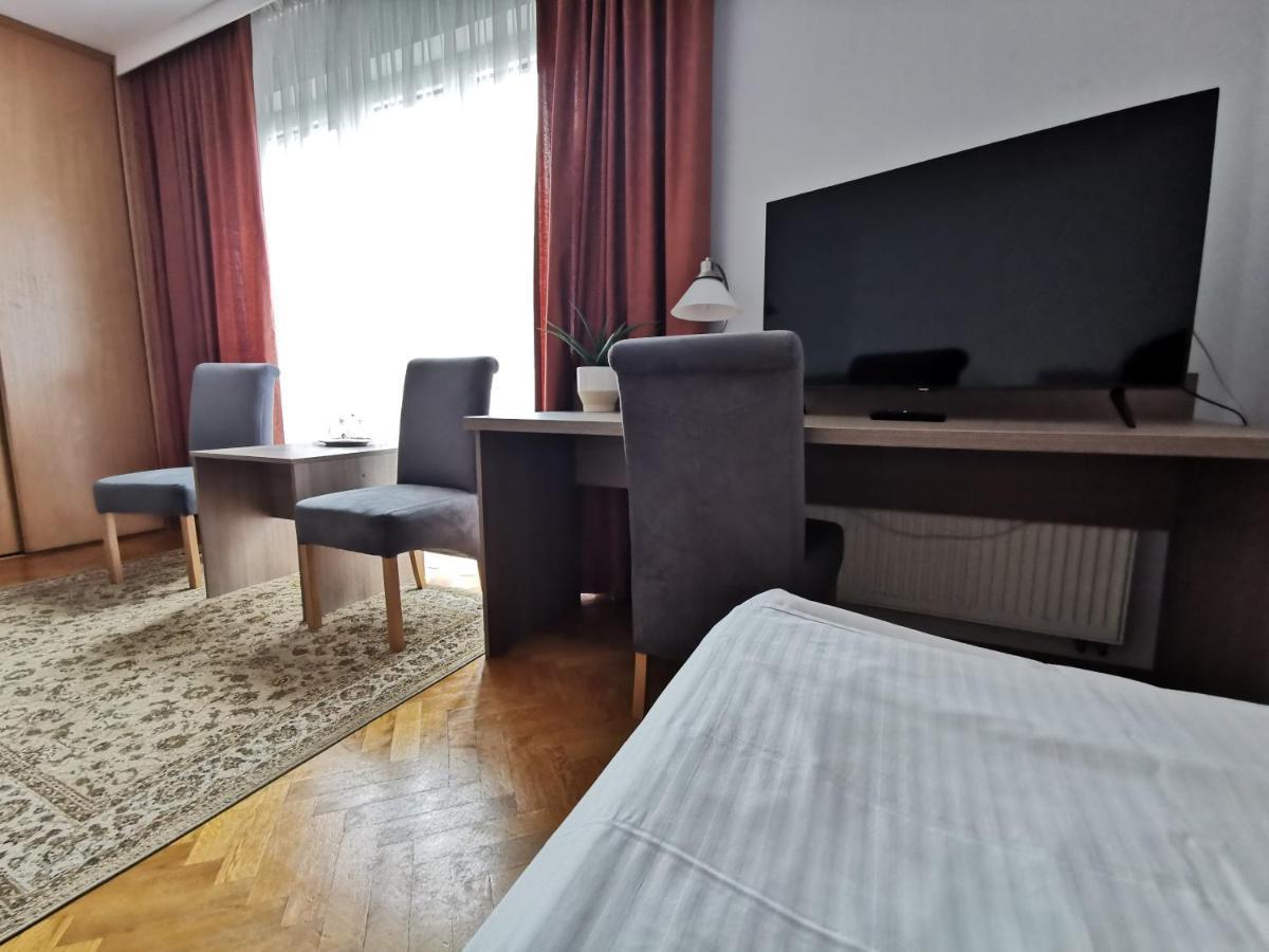 Hotel Zieliniec พอซนาน ภายนอก รูปภาพ