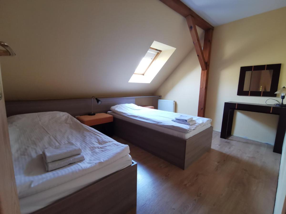 Hotel Zieliniec พอซนาน ภายนอก รูปภาพ