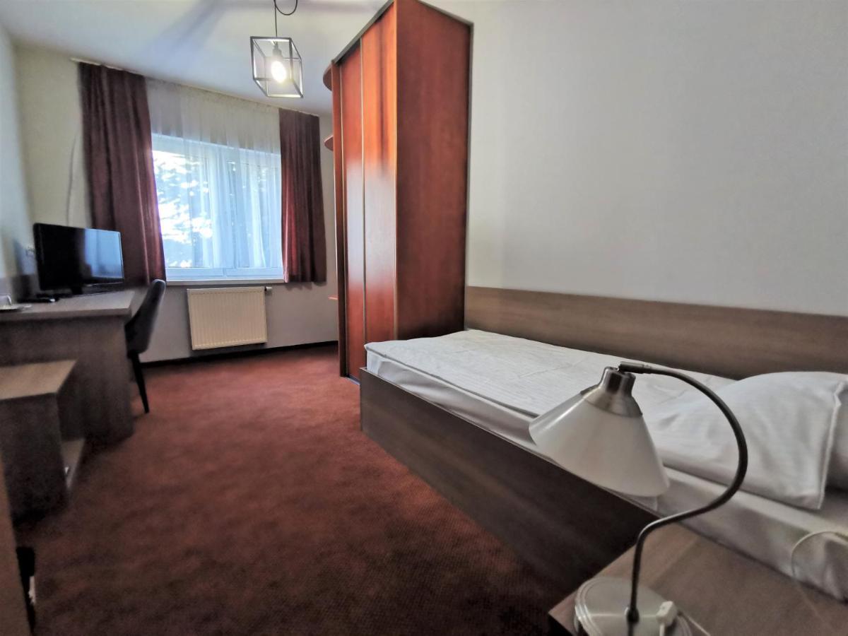 Hotel Zieliniec พอซนาน ภายนอก รูปภาพ