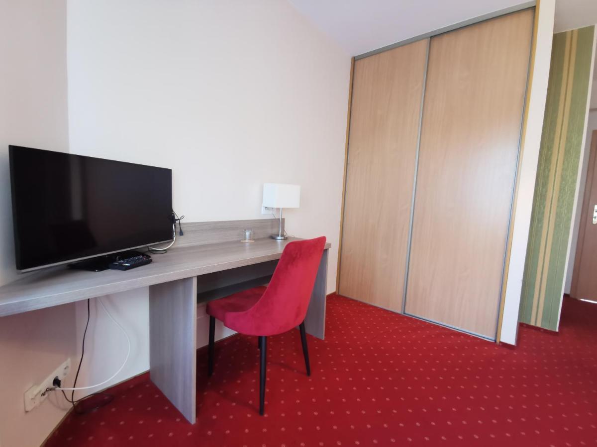 Hotel Zieliniec พอซนาน ภายนอก รูปภาพ